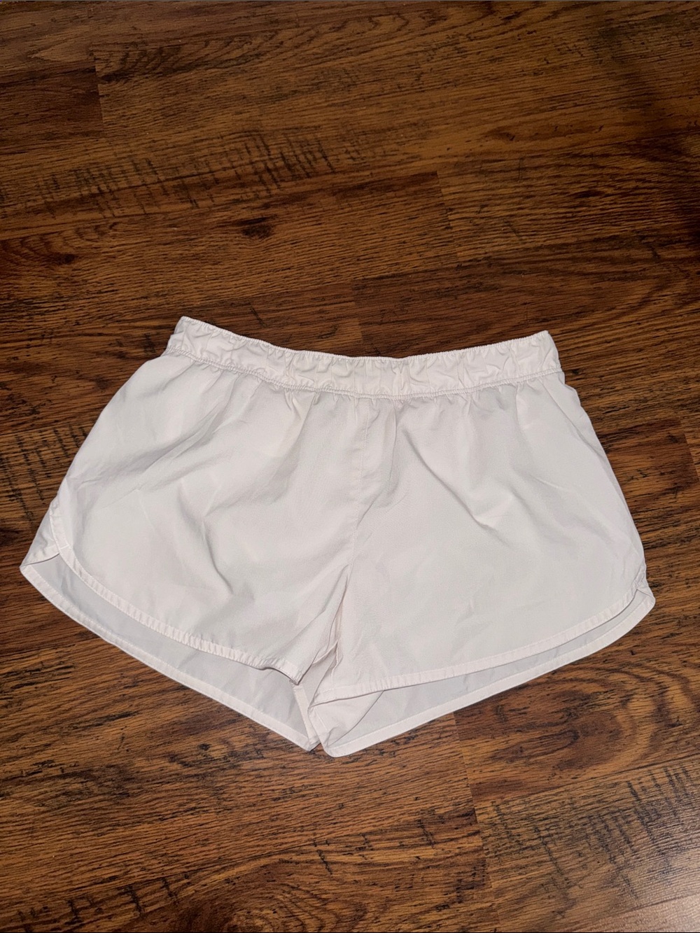 Old Navy Athletic Shorts in White Size Small Like New 18.2.M1